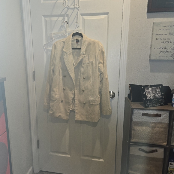 Flawless Blazer - Picture 3 of 3